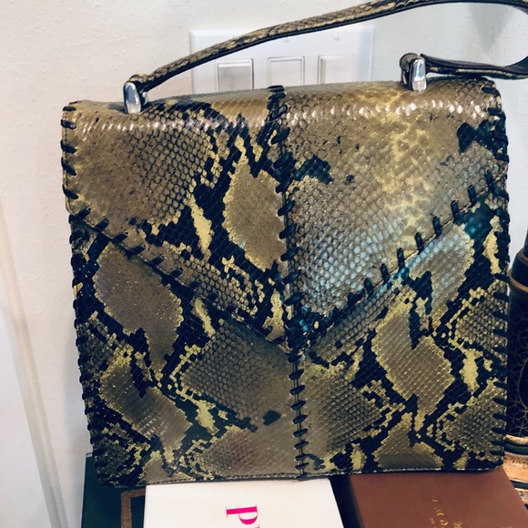 Donald Pliner Snake print leather handbag great Pre owned condition - Picture 3 of 3